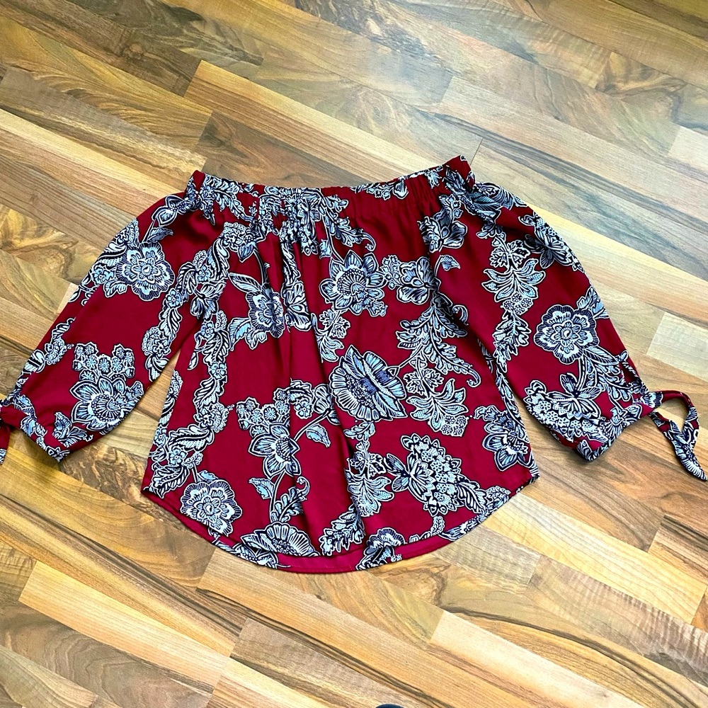 Express off the shoulder 3/4 sleeve